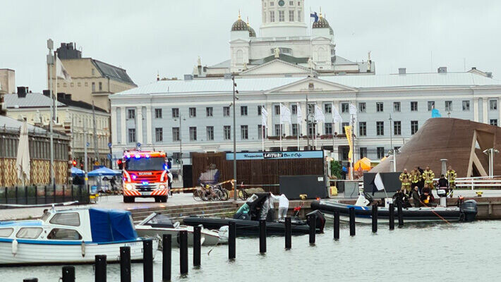 Surmasta epäilty lääkäri ajoi Volvolla satama-altaaseen Helsingissä kesällä 2021.
