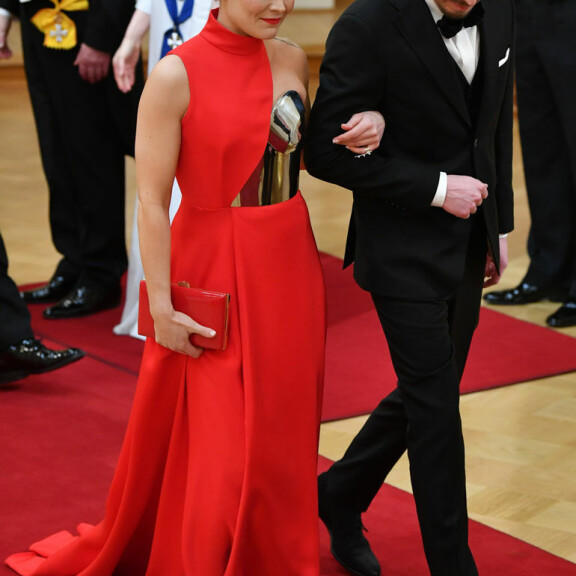 Illan rohkein asu! Anna Puu ja Jukka Immonen ensimmäistä kertaa julkisesti yhdessä, Annan asussa poikkeuksellinen yksityiskohta - kuva! Anna ja Jukka