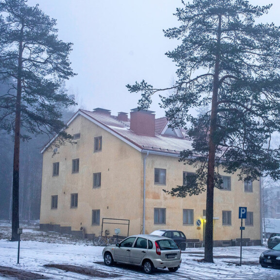 Jaren omistama pienkerrostalo sijaitsee lähellä Lahden keskustaa. Jaren omistama pienkerrostalo sijaitsee lähellä Lahden keskustaa.