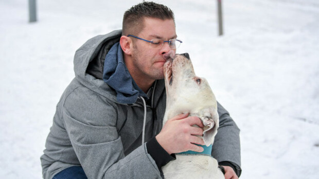 Tunteikas jälleennäkeminen! Ilja Janitskin sai Rapido-koiransa Suomeen, kohtasivat ensi kertaa liki vuoteen - kuvat! Ilja Janitskin ja Rapido