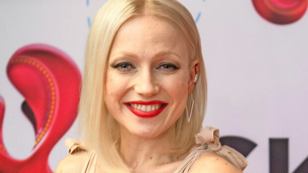 Missä urheilulajissa Chisu voitti SM-hopeaa vuonna 1999? Kenen taiteilijanimi oli alun perin Pia Christina? Testaa tietosi suomalaisista naispoppareista! Chisu julkkisvisa