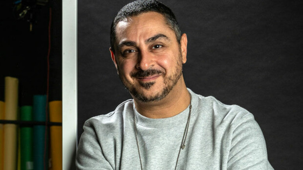 Arman Alizad tunnustaa – tv-menestys nousi juontajasuosikin hattuun: ”Olin ihan täysi mulkku!” Arman Alizad kertoo uransa alusta.