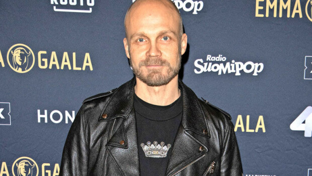 Juha Tapion uutispommi: Jää pitkälle tauolle uupumuksen takia! ”Teen tätä enää ensi vuoden” Juha Tapio jää keikkatauolle.