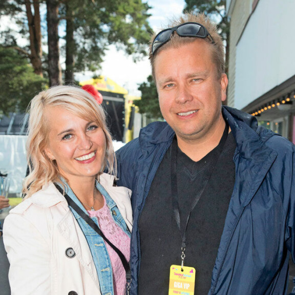 Vuoden 2018 puhuttavimmat julkkiserot: Urheilijatähden liitolle yllättävä loppu - Samuli Edelmann erosi ja upposi superromanssiin Paula Vesalan kanssa! Antti Kaikkonen ja Satu Taiveaho
