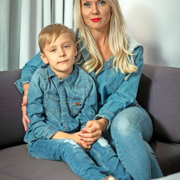 – Minun ei olisi pitänyt luottaa siihen, että ihminen muuttuu, vaan kuunnella omaa intuitiotani. Petyin Tauskiin syvästi jälleen kerran, Henna kertoo. – Minun ei olisi pitänyt luottaa siihen, että ihminen muuttuu, vaan kuunnella omaa intuitiotani. Petyin Tauskiin syvästi jälleen kerran, Henna kertoo.