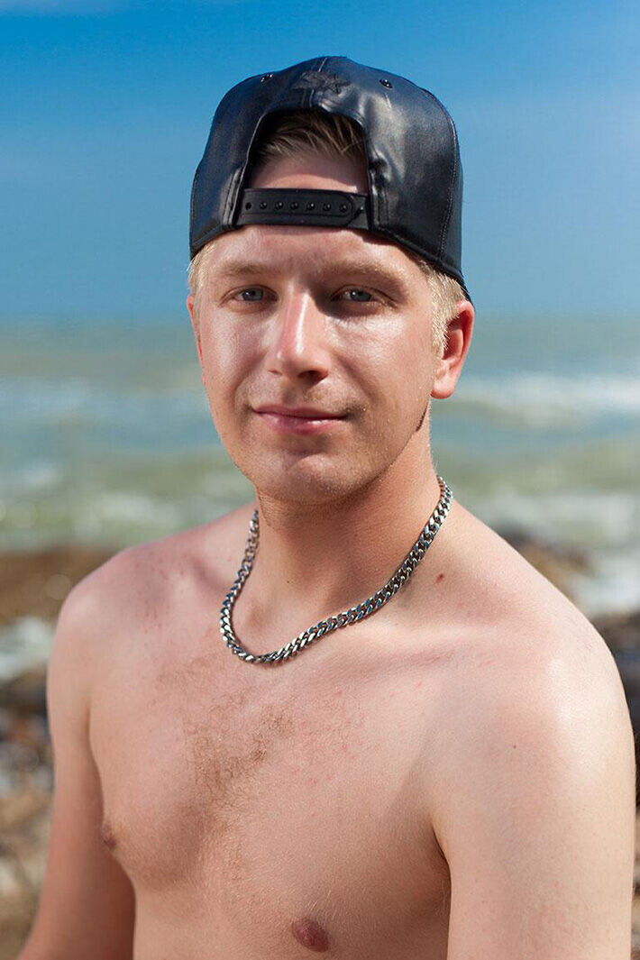 Toni oli mukana Temptation Islandin kolmannella kaudella. Hänet lähetettiin kotiin ohjelmasta kolmantena. Temptation island suomi