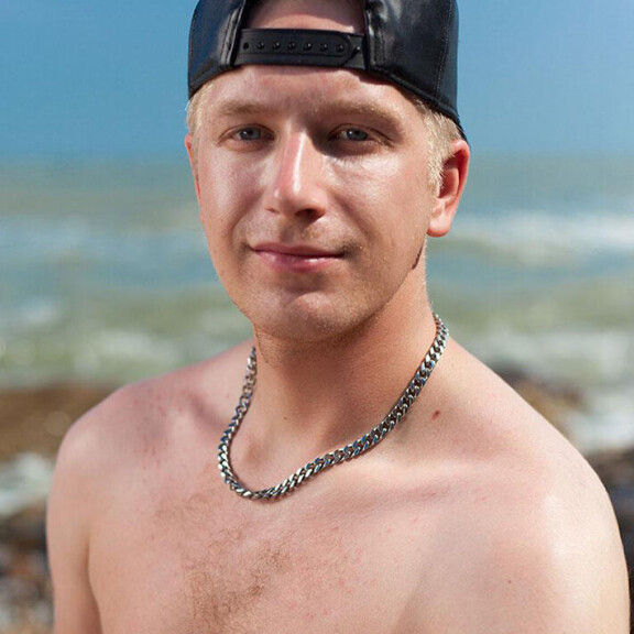 Toni oli mukana Temptation Islandin kolmannella kaudella. Hänet lähetettiin kotiin ohjelmasta kolmantena. Temptation island suomi