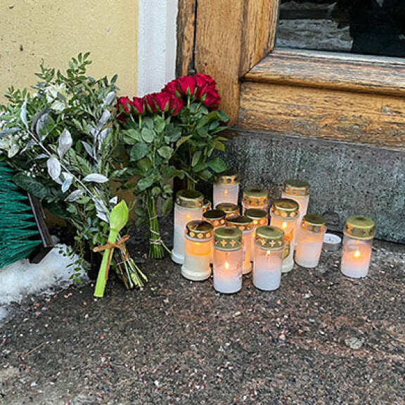 Uusi silminnäkijä! Ullanlinnan henkirikoksesta epäilty ajoi Volvon mereen – eläkeläismies näki karmean tapahtuman aitiopaikalta: ”Sitten kuului vain huutoa” Ullanlinnan henkirikos.