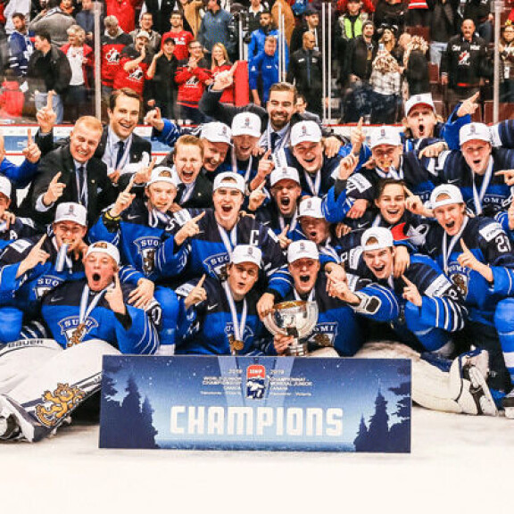 Suomi on uusi maailmanmestari, hei, maailmanmestari, hei! Suomi on uusi maailmanmestari, hei, maailmanmestari, hei!