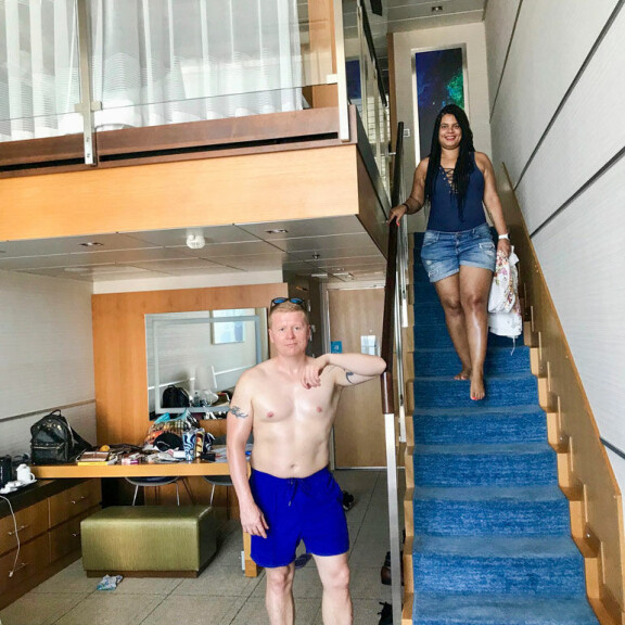 Minttu, Sampo ja Rianna-tytär asuivat upeassa kaksikerroksisessa loft-sviitissä. Minttu, Sampo ja Rianna-tytär asuivat upeassa kaksikerroksisessa loft-sviitissä.