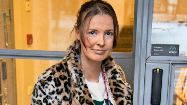 Kohukaunotar Sanna Suutarin pysäyttävä paljastus: ”Minulla on paranoidinen skitsofrenia” – asunut jo vuosia psykiatrisessa sairaalassa! Sanna Suutari sairastaa skitsofreniaa.