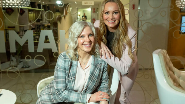 Marja Hintikka ja Vappu Pimiä avautuvat perhearjesta: Matti ja Teppo olivat väärässä – ”Kaiken takana onkin mies!” Vappu Pimiä ja Marja Hintikka aloittavat oman ohjelman.