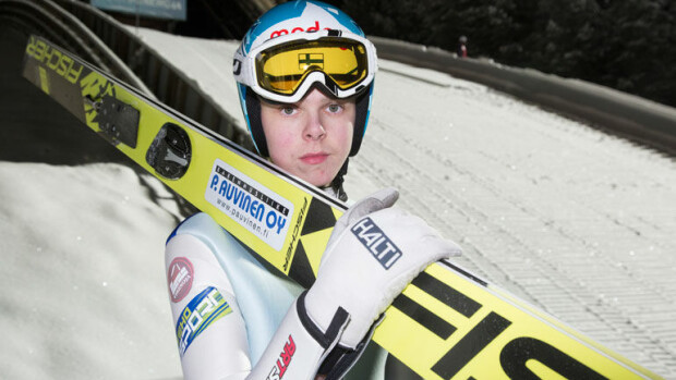Seuraava Kuningaskotka? Mäkilegenda Janne Ahosen 17-vuotias Mico-poika ohitti isänsä jo yhdessä asiassa – kuva! Mico Ahonen panostaa mäkihyppyyn.