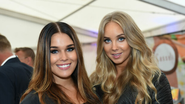 Sara Sieppi yllätti synttäreitään juhlineen Sabina Särkän: yöpyivät taianomaisissa olosuhteissa – missikaunotarten ällistyttävät lomakuvat! Sara Sieppi ja Sabina Särkkä lomailevat Balilla.