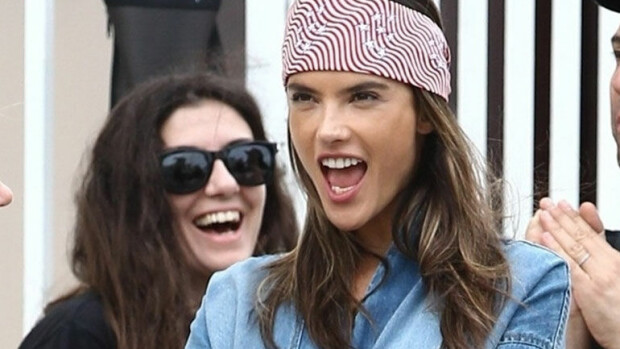 Daisarijösses! Victoria's Secret -seksipommi Alessandra Ambrosion povi paljastui epäsopivassa paikassa - kuvat! Alessandra Ambrosio