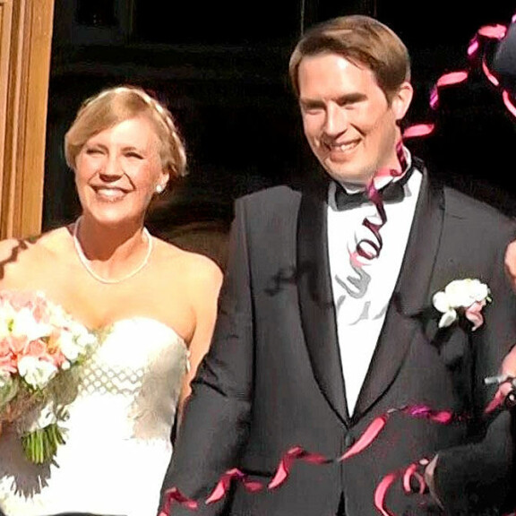 Vappu ja Teemu menivät naimisiin vuonna 2013 Helsingin Uspenskin katedraalissa. Vappu ja Teemu menivät naimisiin vuonna 2013 Helsingin Uspenskin katedraalissa.