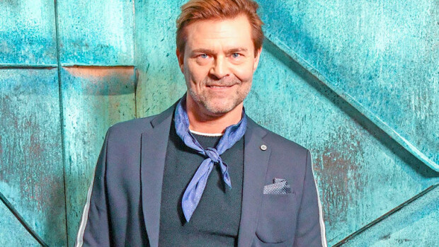 Takavuosien suosikkipoppari Ressu Redford on jälleen valmis valokeilaan – ”Mahdollisuus, johon kannatti tarttua” Ressu Redford palaa valokeilaan.