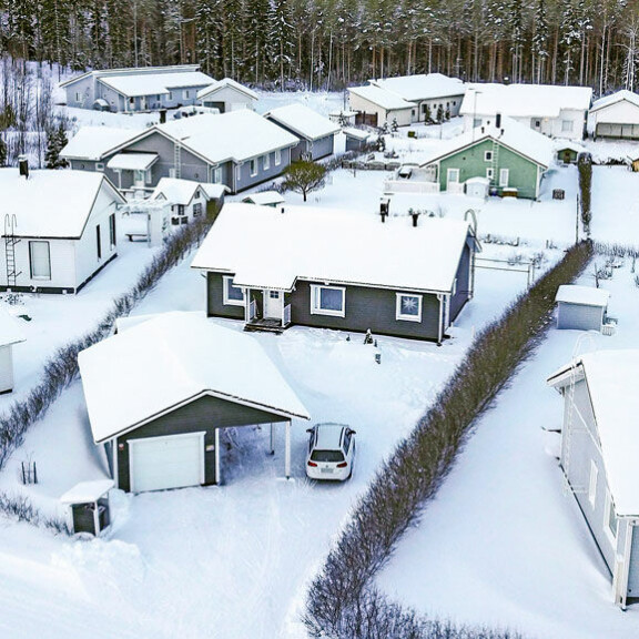 Sadun uusi koti sijaitsee perheiden suosimalla alueella Riihimäellä. Sadun uusi koti sijaitsee perheiden suosimalla alueella Riihimäellä.