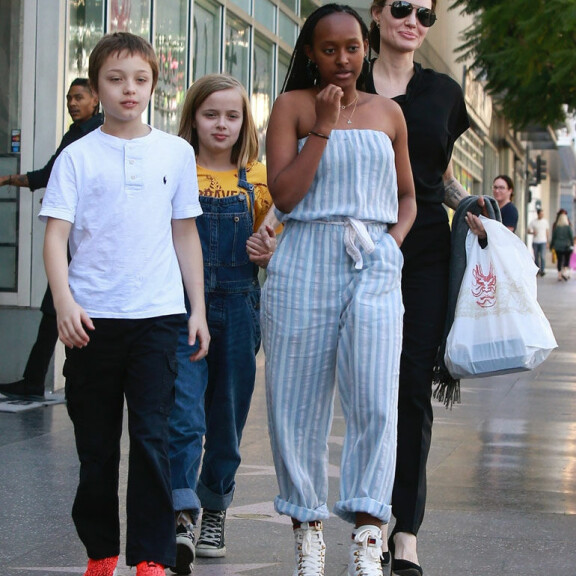 Voi, miten isoiksi Angelina Jolien ja Brad Pittin lapset ovat kasvaneet - katso kuva! Angelina ja lapset