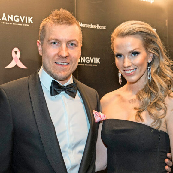 Niklas ja Piritta jättivät lopullisen avioerohakemuksen joulukuussa 2018. He ehtivät olla naimisissa 12 vuotta. Niklas ja Piritta jättivät lopullisen avioerohakemuksen joulukuussa 2018. He ehtivät olla naimisissa 12 vuotta.