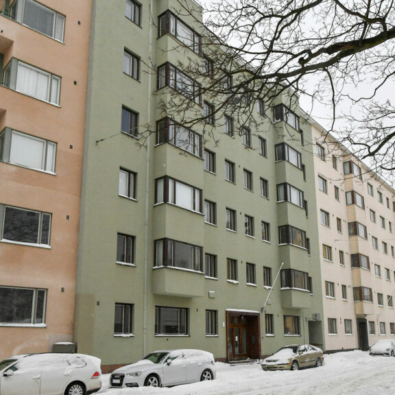 Selviytyjät-tähti Hannes Hyvönen jakaa Netta-rakkaansa kanssa 48-neliöisen kaksion – kuva! Hannes Hyvösen koti.
