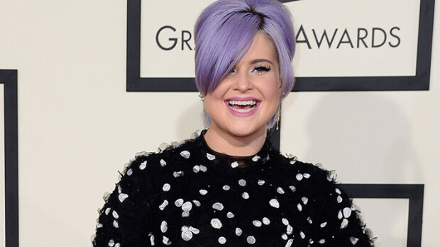 Salaa synnyttänyt Kelly Osbourne keikkui kadulla ilman kenkiä - paparazzikuvat Kelly Osbourne