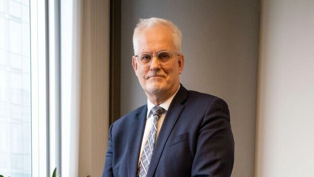 Europarlamentaarikko Petri Sarvamaan ja assistentti-Sabinan suhteesta kohu – professori Seiskalle: Valtasuhde on ongelma Petri Sarvamaa