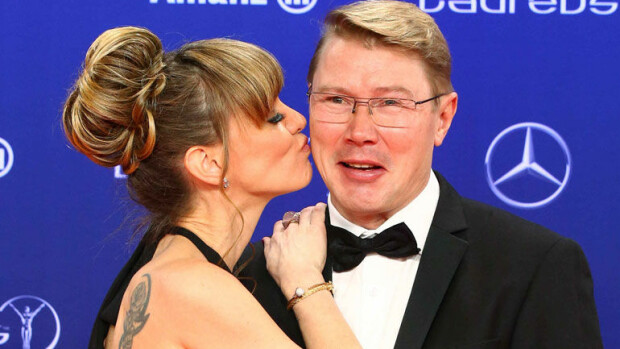 Mikä bikinikroppa! Mika ja Marketa Häkkinen luksuslomailevat lastensa kanssa Malediiveillä - takana rankka ajanjakso: 'Aika korjata sieluja!' Marketa ja Mika Häkkinen