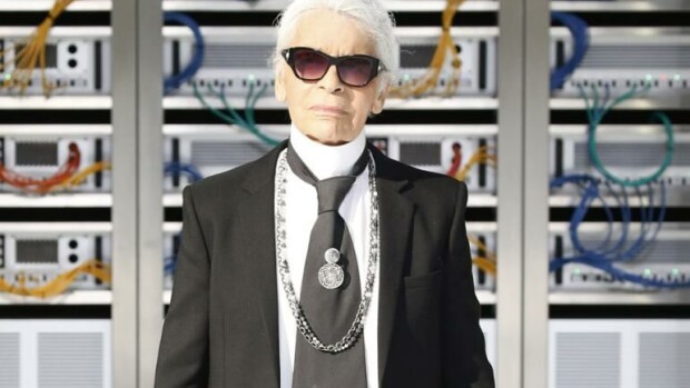 Muotisuunnittelija Karl Lagerfeld on kuollut Karl Lagerfeld
