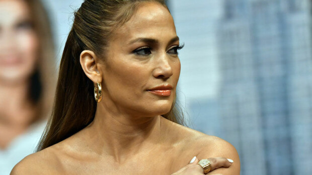 Superkuuma Jennifer Lopez pistäytyi kuntosalilla: liki kaiken paljastava fitness-asu keräsi katseita – kuva! Jennifer Lopez kuvattiin kuntosalilla.