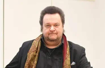 Tähtioopperalaulaja Hannu Jurmu syytteessä ex-avovaimon pahoinpitelyistä – pisti meisselillä pakaraan!