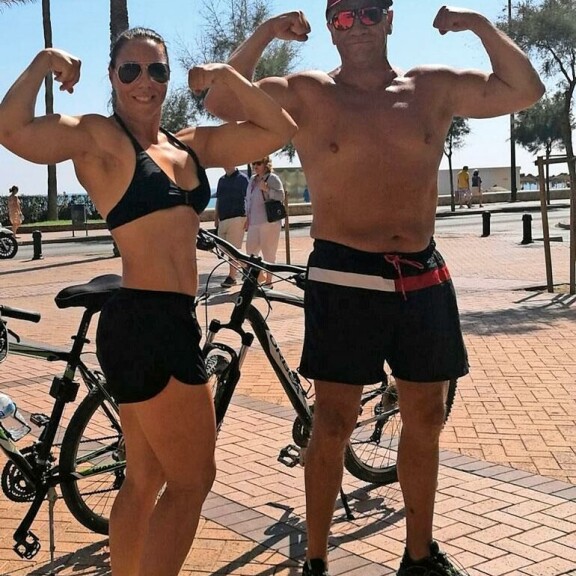 Olli Lindholm nautti viimeisinä vuosinaan täysillä elämästä Eveliina-rakkaansa kanssa - katso kuvat! eVELIINA JA oLLI