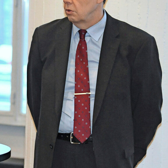 Jukka Haavisto ei enää vastannut, kun Seiska kysyi häneltä, miksi varaston etsinnän sallivaa määräystä ei ole koskaan näytetty Väyryselle. Jukka Haavisto ei enää vastannut, kun Seiska kysyi häneltä, miksi varaston etsinnän sallivaa määräystä ei ole koskaan näytetty Väyryselle.