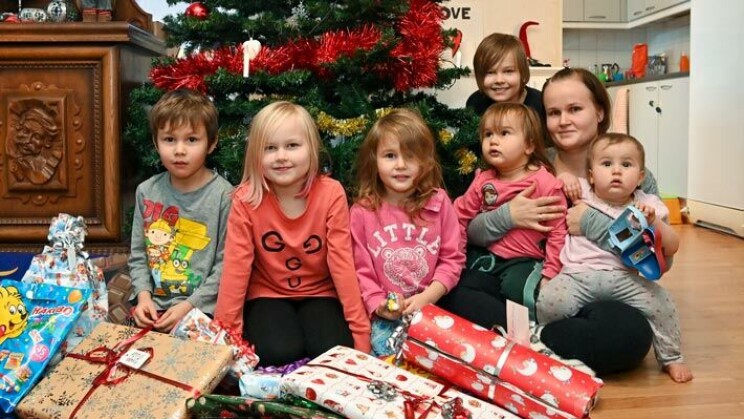 Amanda on kahdeksan lapsen yksinhuoltaja: Nukun portaiden alla Amanda
