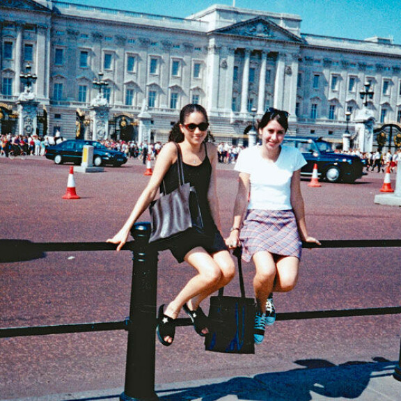 Paljastuskirja Meghan Marklesta: ”Hän haluaa olla prinsessa Diana 2.0” – tiesitkö näitä asioita kohutusta herttuattaresta? Meghan ystävänsä kanssa.