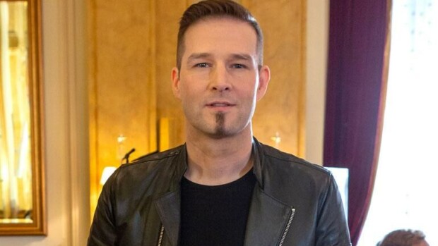 Tässä talossa Darude perheineen asuu: pihassa Lexus-autoja – kuvat 500 000 euron kodista! Darude asuu perheineen Salossa.