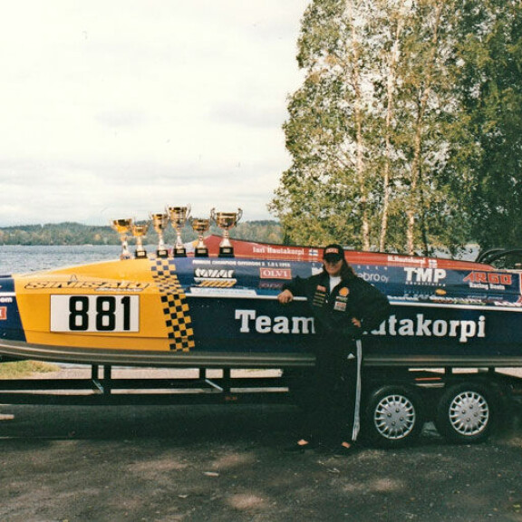 Jari ajoi nuoruudessaan motocrossia MM-tasolla sekä kilpaveneili SM-kultaa. Jari ajoi nuoruudessaan motocrossia MM-tasolla sekä kilpaveneili SM-kultaa.