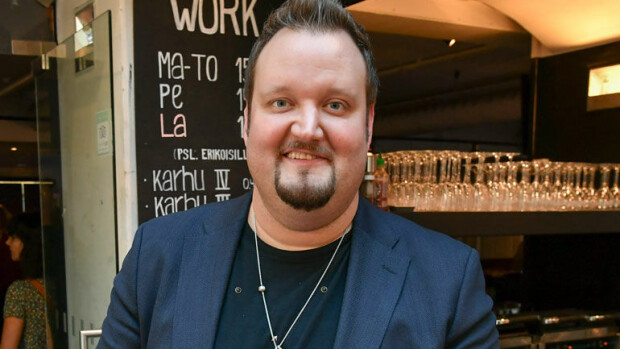 Sami Hedbergin ja laulajakaunottaren salasuhde paljastui – paparazzikuva Seiskassa! Sami Hedbergin salasuhde tuli ilmi.