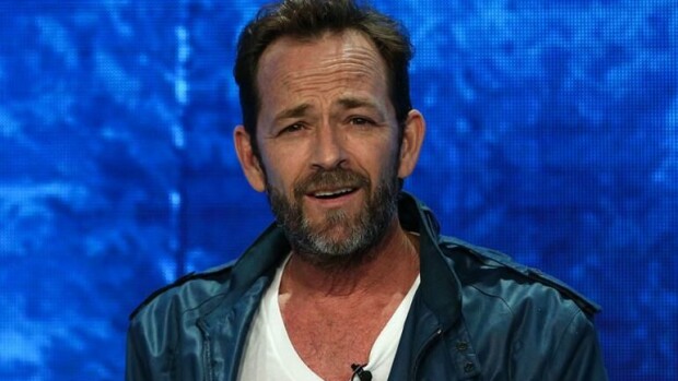 Luke Perry sai polttohautauksen - tuhkat siroteltiin tähden maatilalle Tennesseessä Luke Perry sai viimeisen leposijan rakkaalta maatilaltaan.