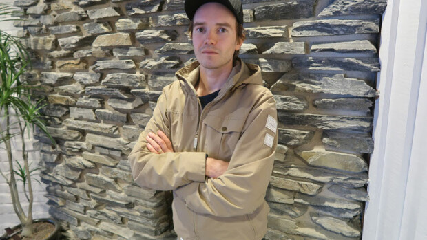 Avioliitto kriisissä! Ex-mäkihyppääjä Harri Olli vaihtoi kuumia suudelmia vieraan naisen kanssa! Harri Olli nähtiin Oulun yössä.