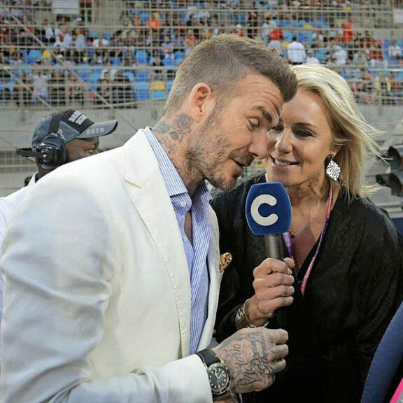 ”Katsoi ylimielisesti ja halveksien” Juontajakaunotar Mervi Kallio sai tylyä kohtelua F1-varikolla – David Beckham pelasti tilanteen! Mervi Kallio haastatteli David Beckhamia.