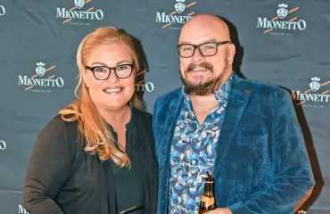 Teatterissa ahertava Sanna Saarijärvi lemmenlomalle – ”Mies ottanut vastuun kodista!”