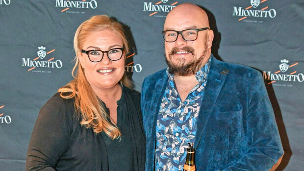 Teatterissa ahertava Sanna Saarijärvi lemmenlomalle – ”Mies ottanut vastuun kodista!” Sanna Saarijärvi ja Hermanni Seppälä lähtevät lemmenlomalle.