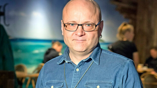 Alkoholismista ja mielenterveysongelmista kärsinyt Tapio Suominen palaa televisioon: ”Sopivan kokoinen pala haukattavaksi!” Tapio Suominen palaa televisioon.