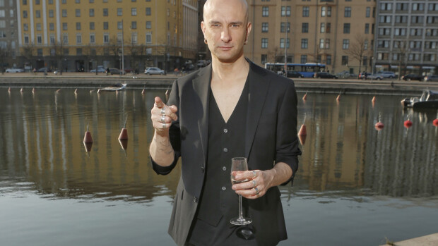 Herra Ylppö teki levyn erohelvetistä - nyt elämässä puhaltavat uudet tuulet: 'Totta helvetissä olen Tinderissä!' Herra Ylppö on sinkku ja Tinderissä!