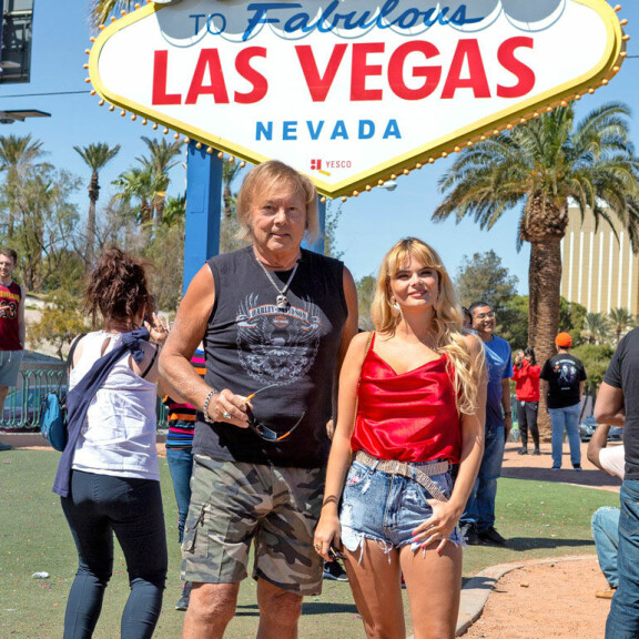 Laulajapariskunta lemmenlomalla! Danny villitsi naisia, Erika karkasi juhlimaan Las Vegasin syntiseen yöhön – kuvat! Danny ja Erika Las Vegasissa.