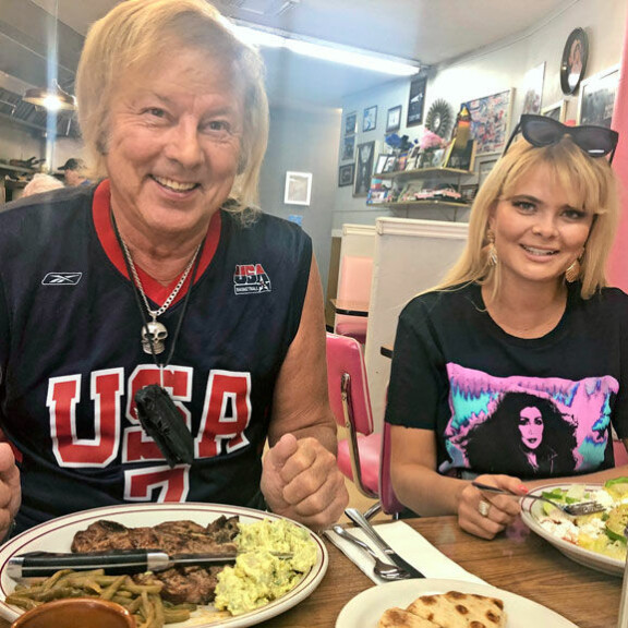 Laulajapariskunta lemmenlomalla! Danny villitsi naisia, Erika karkasi juhlimaan Las Vegasin syntiseen yöhön – kuvat! Danny ja Erika Las Vegasissa.