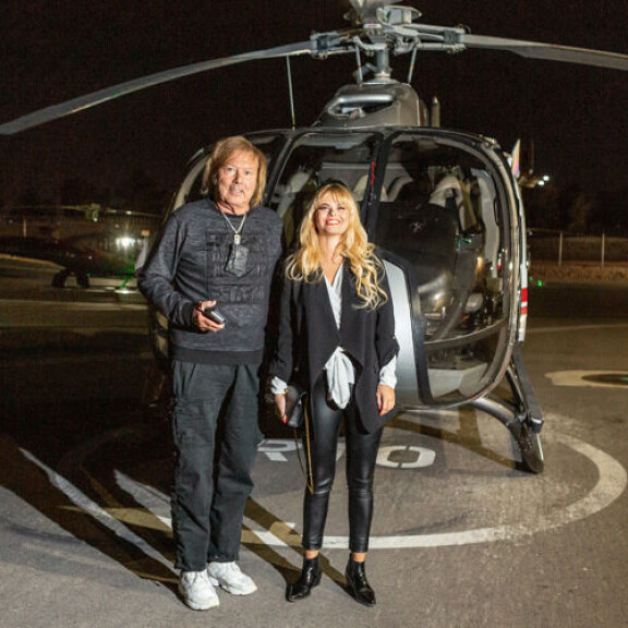 Nyt on ökyluksusta! Danny ja Erika Vikman hyppäsivät 3 miljoonan dollarin helikopteriin – öinen lento Las Vegasin yllä loksautti laulajalegendan leuat: ”Voi j***lauta miten hienoa!” Danny & Erika Vikman