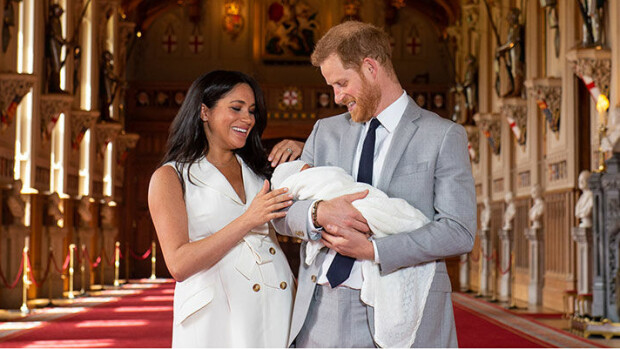 Prinssi Harryn ja Meghanin pojan nimi paljastettiin: kuningatar Elisabet tervehti Archieta onnellisena – kuva! Meghan ja Harry