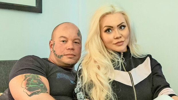 Avoliitto lähellä ja häät tulossa? Povipommi Marianne Kallio ja ex-rikollinen Nici Jaara harvinaisissa yhteiskuvissa ja rakkaushaastattelussa – ”Mariannen tytär on paras kaverini!” Nici Jaara ja Marianne Kallio